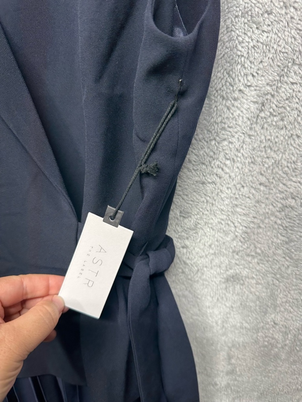 ASTR The Label Midnight Navy Pleated Blazer Dress Sleeveless Wrap Size L NWT - Picture 5 of 11